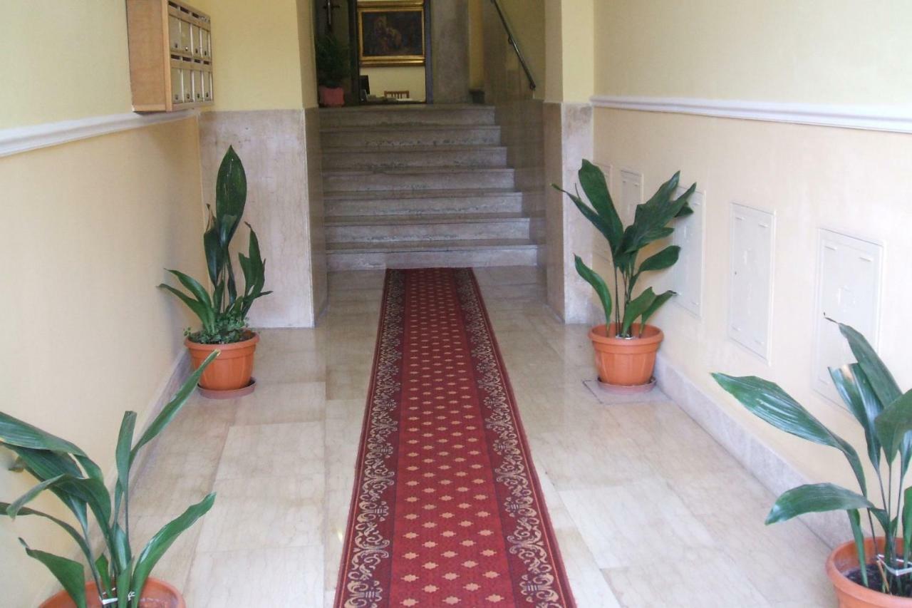 Colosseo Rooms Imperial Рим Екстериор снимка
